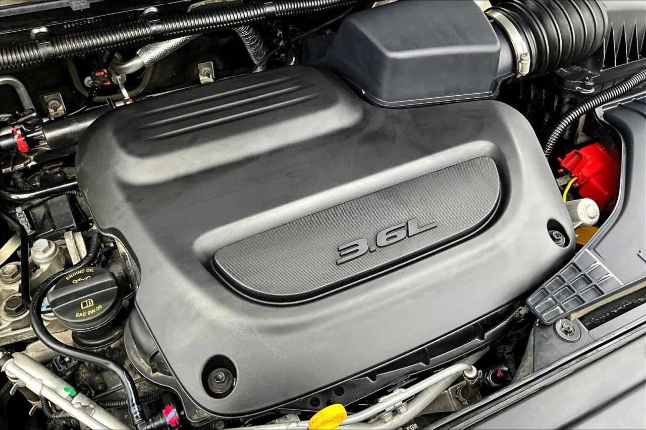 2023 Chrysler Pacifica Touring L | SafetyTech | Heated Leather | FWD Photo