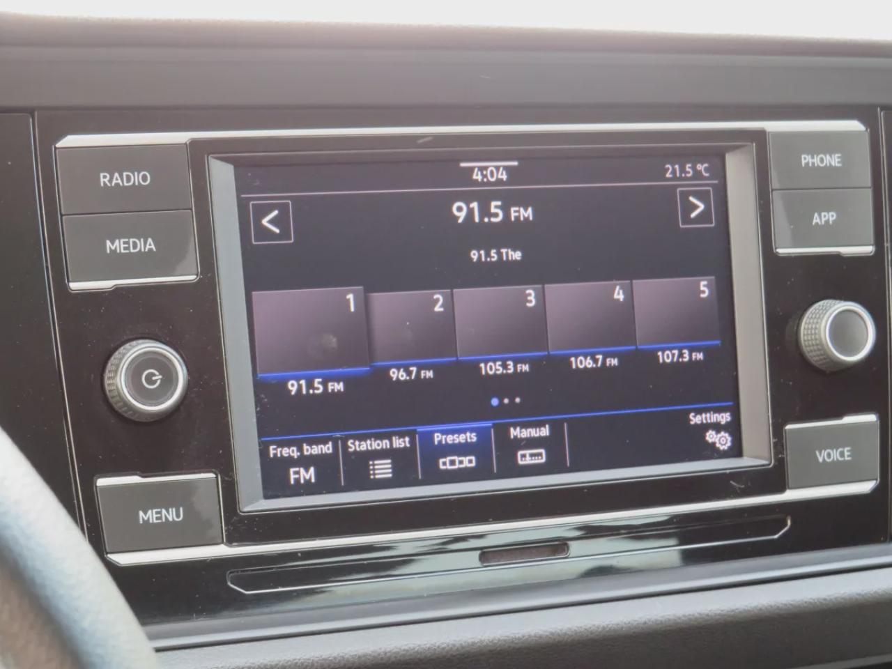 2020 Volkswagen Jetta Comfortline (**CLEAN TITLE/NO ACCIDENTS!!**SAFETY/CERTIFIED!!**ALLOY RIMS**HEATED SEATS**REVERSE CAMERA**DIGITAL TOUCHSCREEN**ECO MODE**CUSTOM JETTA RUBBER FLOOR MATS**CRUISE CONTROL**BLUETOOTH**) Photo