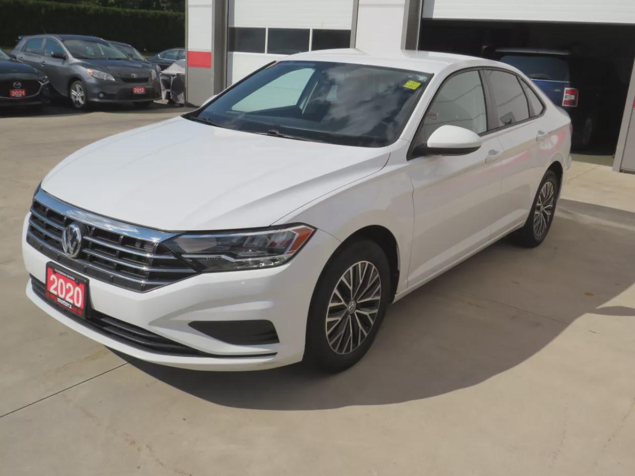 2020 Volkswagen Jetta Comfortline (**CLEAN TITLE/NO ACCIDENTS!!**SAFETY/CERTIFIED!!**ALLOY RIMS**HEATED SEATS**REVERSE CAMERA**DIGITAL TOUCHSCREEN**ECO MODE**CUSTOM JETTA RUBBER FLOOR MATS**CRUISE CONTROL**BLUETOOTH**) Photo