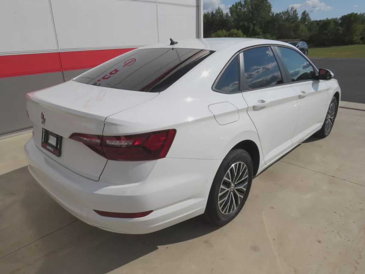 2020 Volkswagen Jetta Comfortline (**CLEAN TITLE/NO ACCIDENTS!!**SAFETY/CERTIFIED!!**ALLOY RIMS**HEATED SEATS**REVERSE CAMERA**DIGITAL TOUCHSCREEN**ECO MODE**CUSTOM JETTA RUBBER FLOOR MATS**CRUISE CONTROL**BLUETOOTH**) Photo