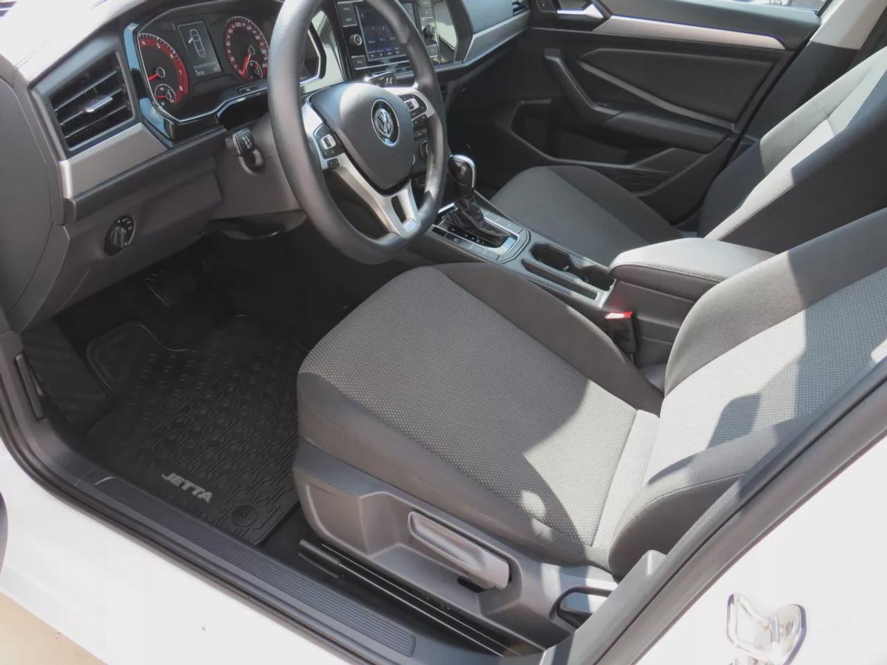 2020 Volkswagen Jetta Comfortline  | Clean Title | No Accidents | Safety Certified | Alloy Rims | Heated Seats | Reverse Camera | Digital Touchscreen | Eco Mode | Custom Jetta Rubber Floor Mats | Cruise Control | Bluetooth Photo3
