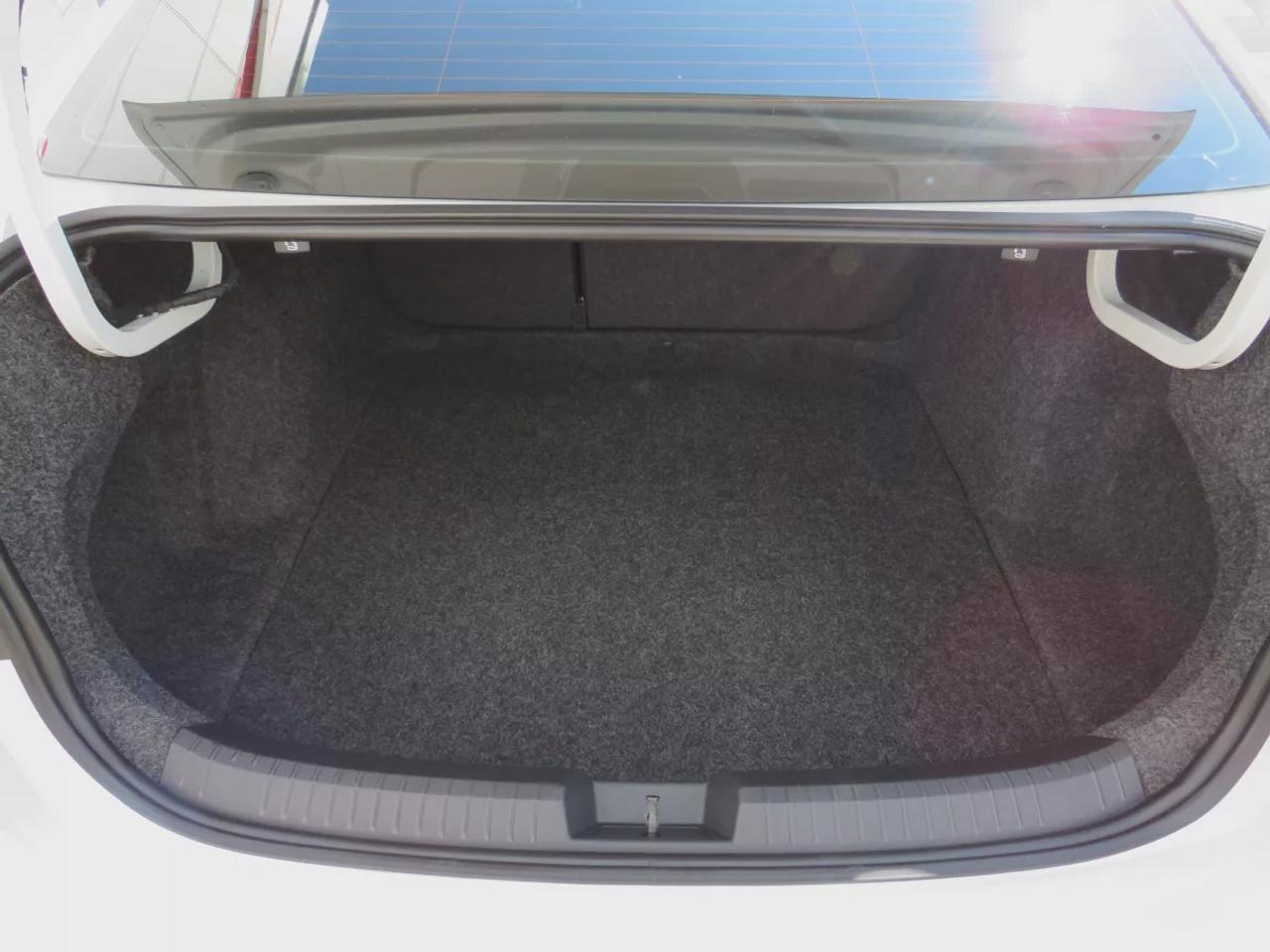 2020 Volkswagen Jetta Comfortline  | Clean Title | No Accidents | Safety Certified | Alloy Rims | Heated Seats | Reverse Camera | Digital Touchscreen | Eco Mode | Custom Jetta Rubber Floor Mats | Cruise Control | Bluetooth Photo