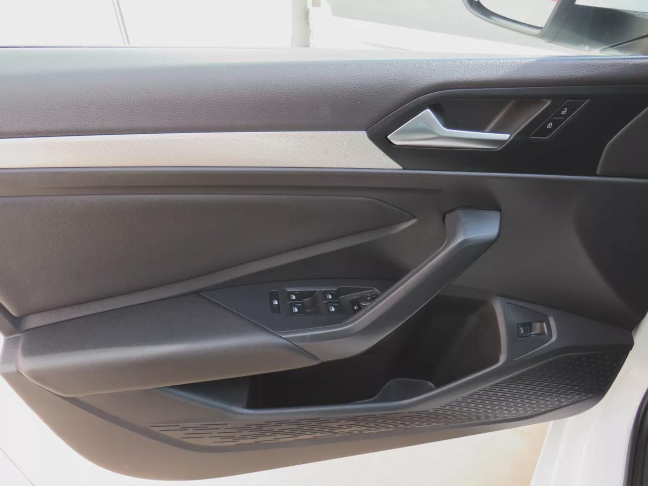 2020 Volkswagen Jetta Comfortline  | Clean Title | No Accidents | Safety Certified | Alloy Rims | Heated Seats | Reverse Camera | Digital Touchscreen | Eco Mode | Custom Jetta Rubber Floor Mats | Cruise Control | Bluetooth Photo