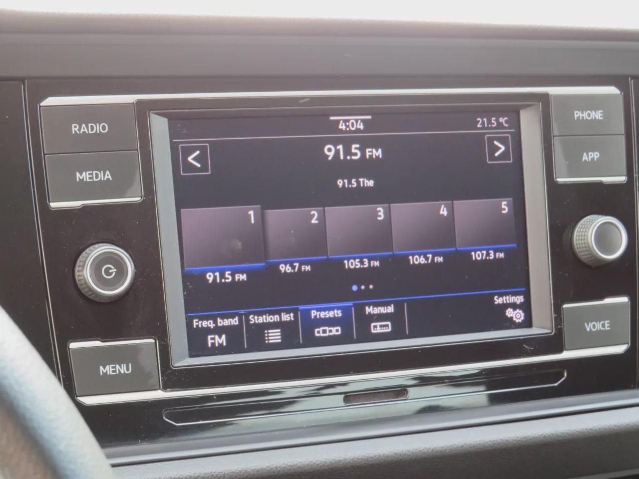 2020 Volkswagen Jetta Comfortline  | Clean Title | No Accidents | Safety Certified | Alloy Rims | Heated Seats | Reverse Camera | Digital Touchscreen | Eco Mode | Custom Jetta Rubber Floor Mats | Cruise Control | Bluetooth Photo