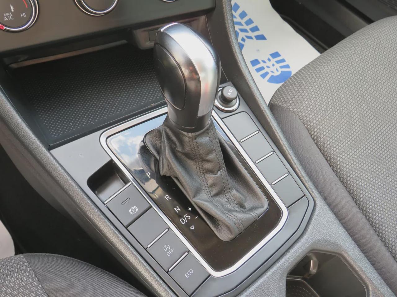 2020 Volkswagen Jetta Comfortline  | Clean Title | No Accidents | Safety Certified | Alloy Rims | Heated Seats | Reverse Camera | Digital Touchscreen | Eco Mode | Custom Jetta Rubber Floor Mats | Cruise Control | Bluetooth Photo