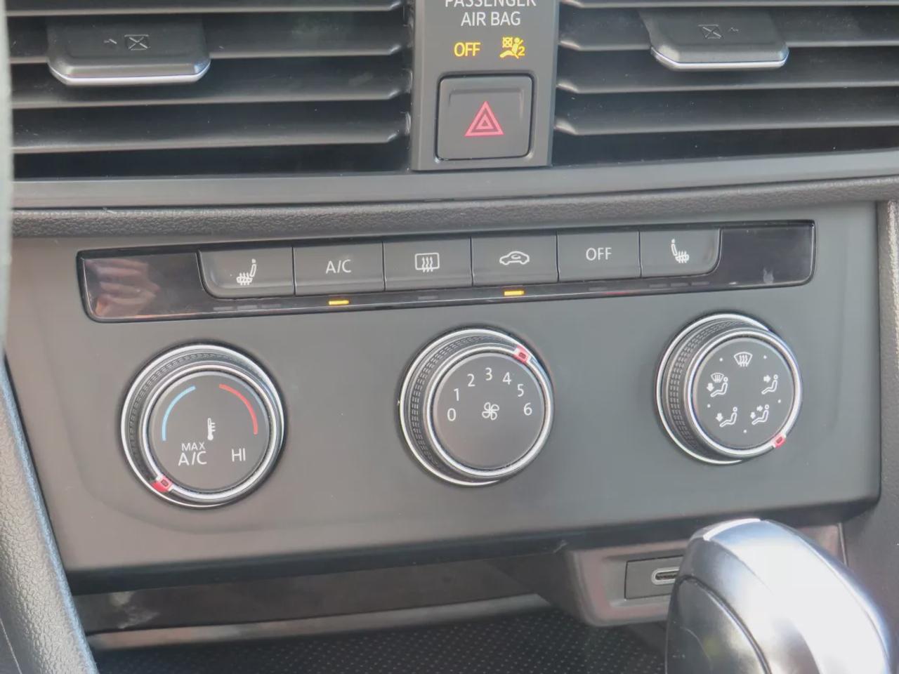 2020 Volkswagen Jetta Comfortline  | Clean Title | No Accidents | Safety Certified | Alloy Rims | Heated Seats | Reverse Camera | Digital Touchscreen | Eco Mode | Custom Jetta Rubber Floor Mats | Cruise Control | Bluetooth Photo