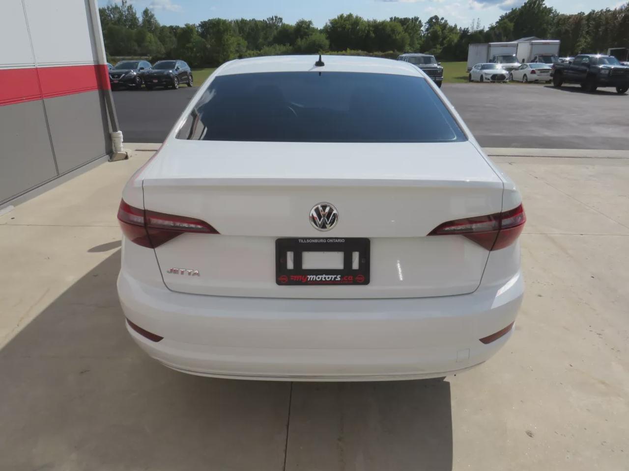 2020 Volkswagen Jetta Comfortline  | Clean Title | No Accidents | Safety Certified | Alloy Rims | Heated Seats | Reverse Camera | Digital Touchscreen | Eco Mode | Custom Jetta Rubber Floor Mats | Cruise Control | Bluetooth Photo
