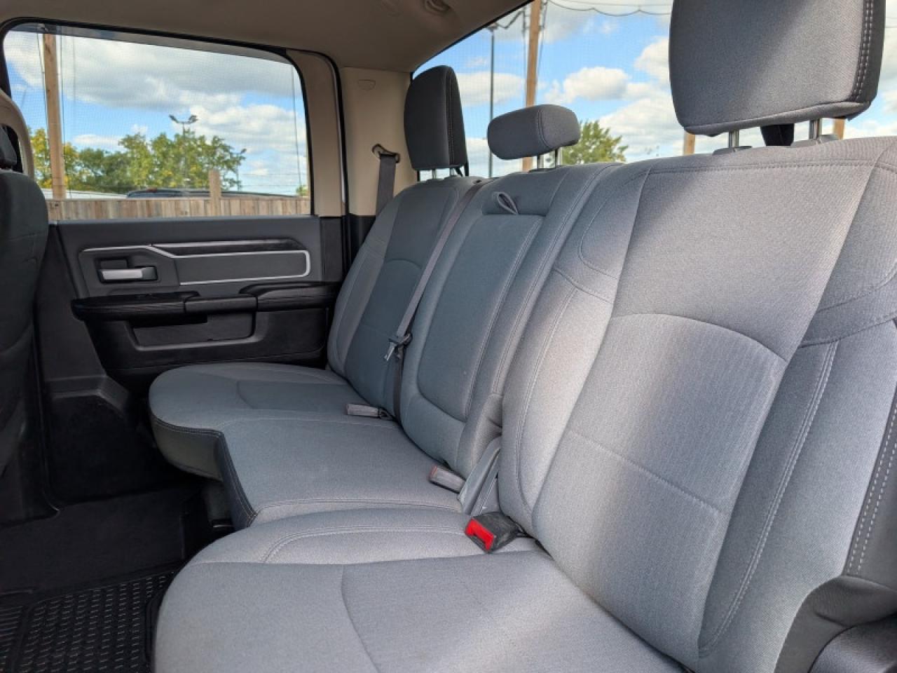 2020 RAM 3500 Big Horn  **18 SERVICE RECORDS - 6.4L HEMI** Photo
