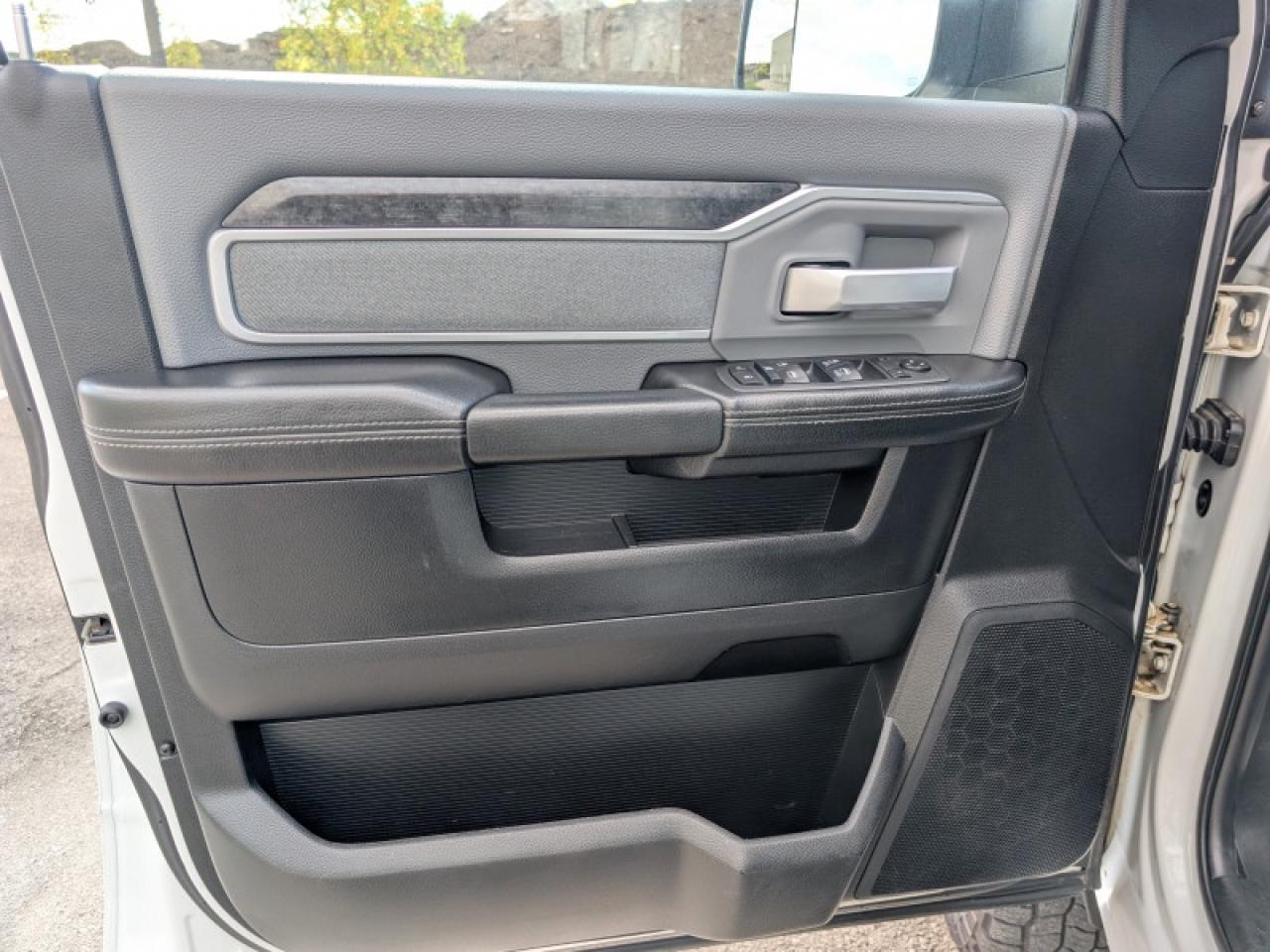 2020 RAM 3500 Big Horn  **18 SERVICE RECORDS - 6.4L HEMI** Photo