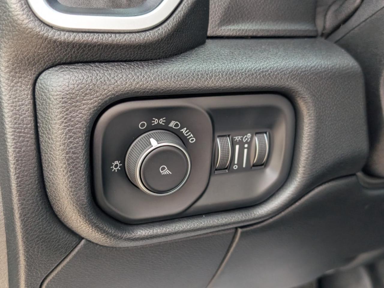 2020 RAM 3500 Big Horn  **18 SERVICE RECORDS - 6.4L HEMI** Photo