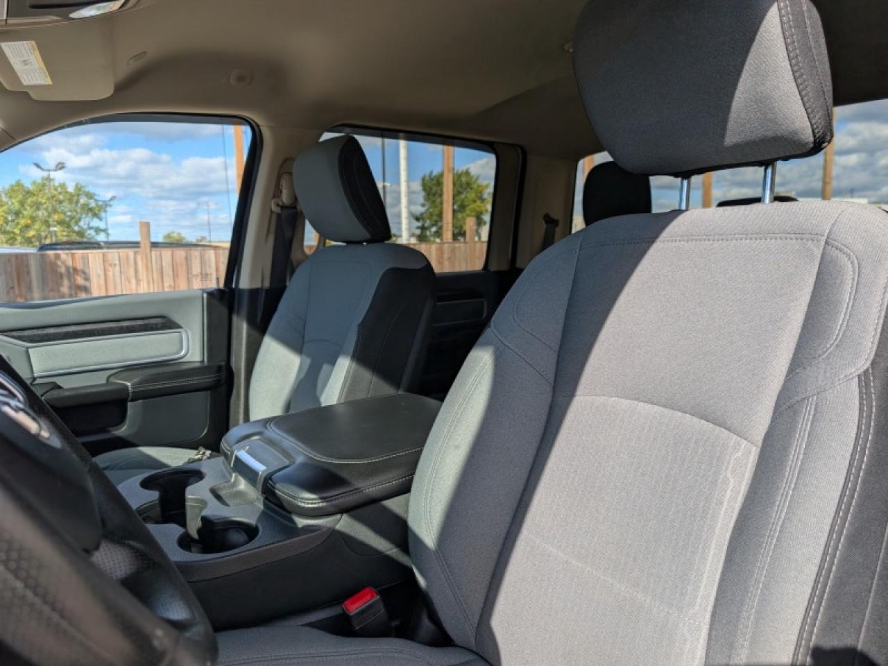 2020 RAM 3500 Big Horn  **18 SERVICE RECORDS - 6.4L HEMI** Photo