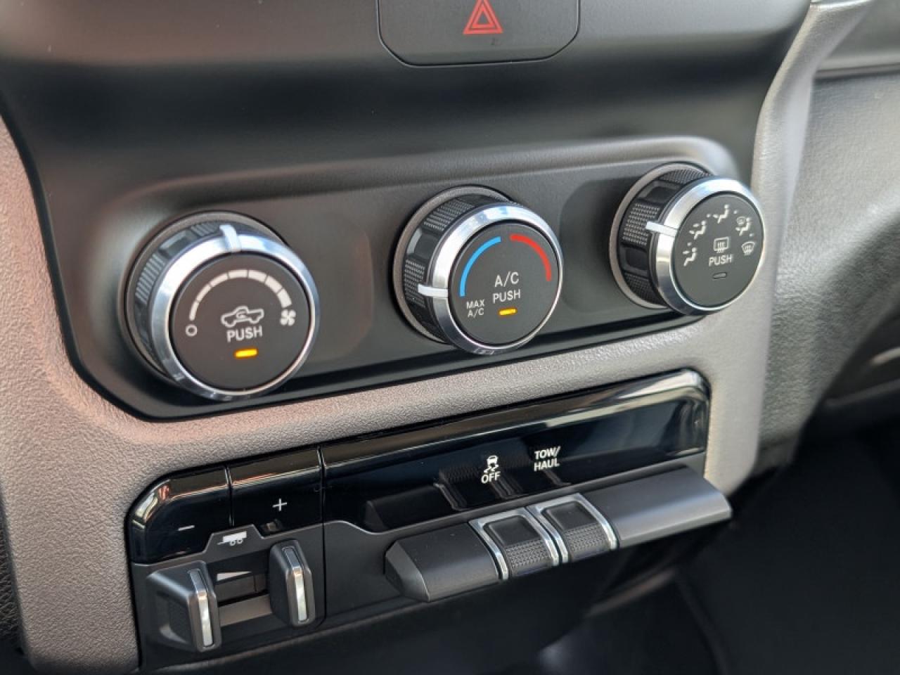 2020 RAM 3500 Big Horn  **18 SERVICE RECORDS - 6.4L HEMI** Photo