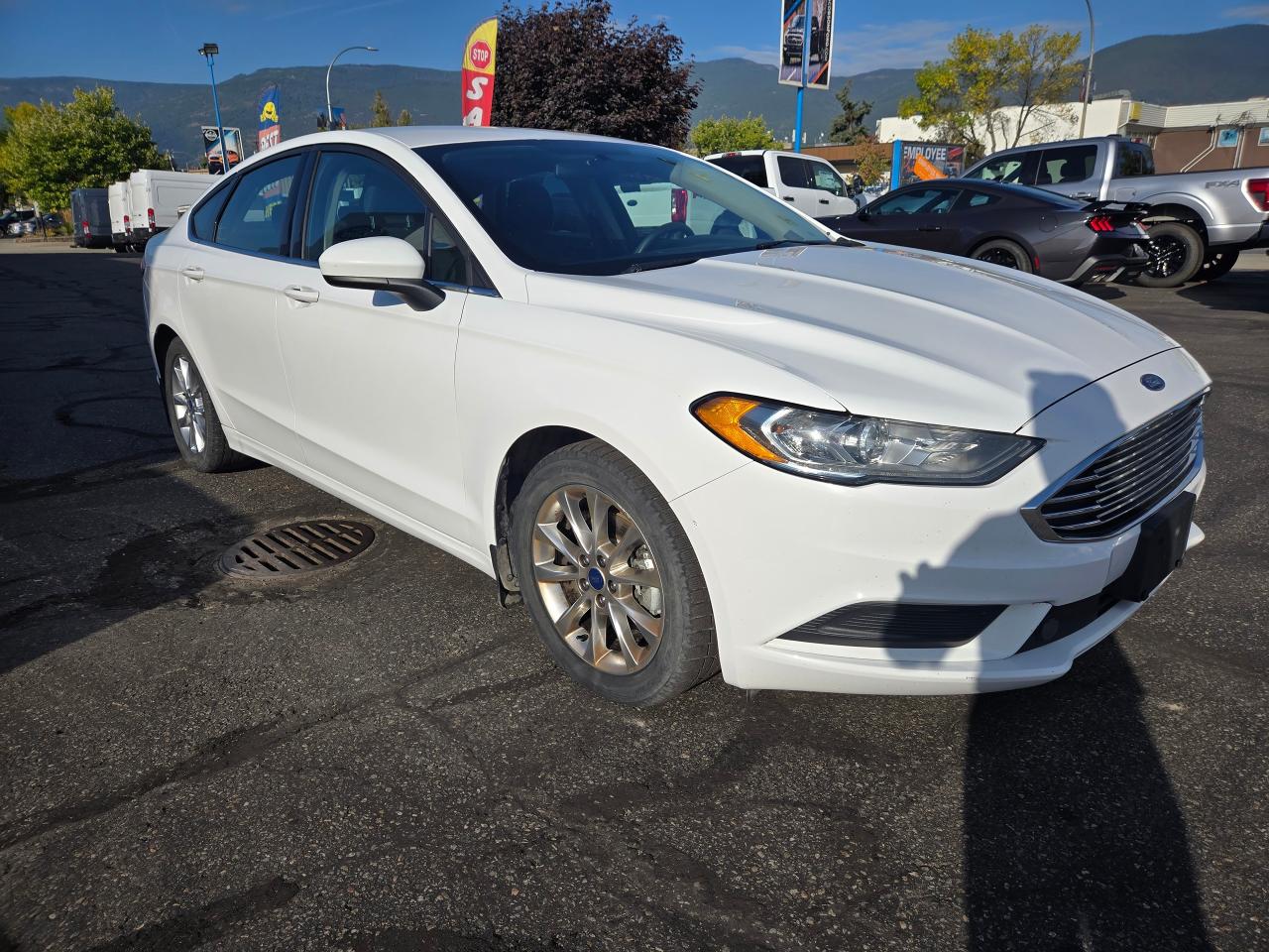 2017 Ford Fusion SE Photo2