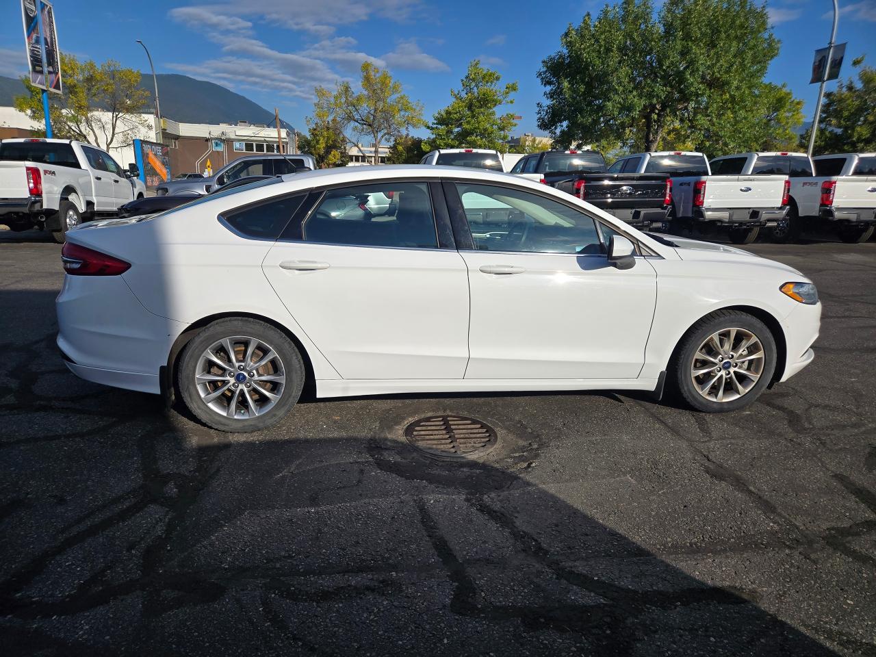 2017 Ford Fusion SE Photo3