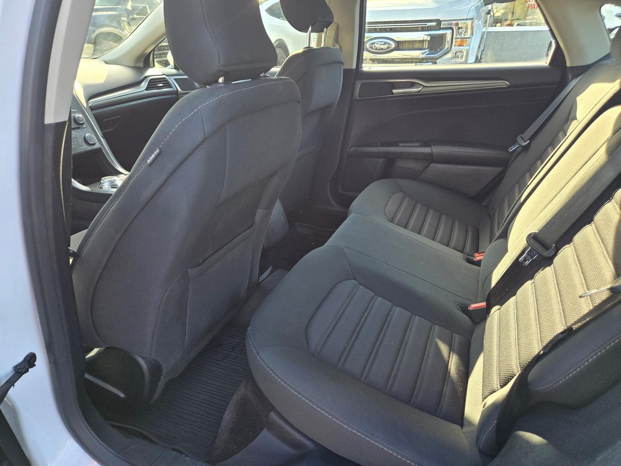 2017 Ford Fusion SE Photo5