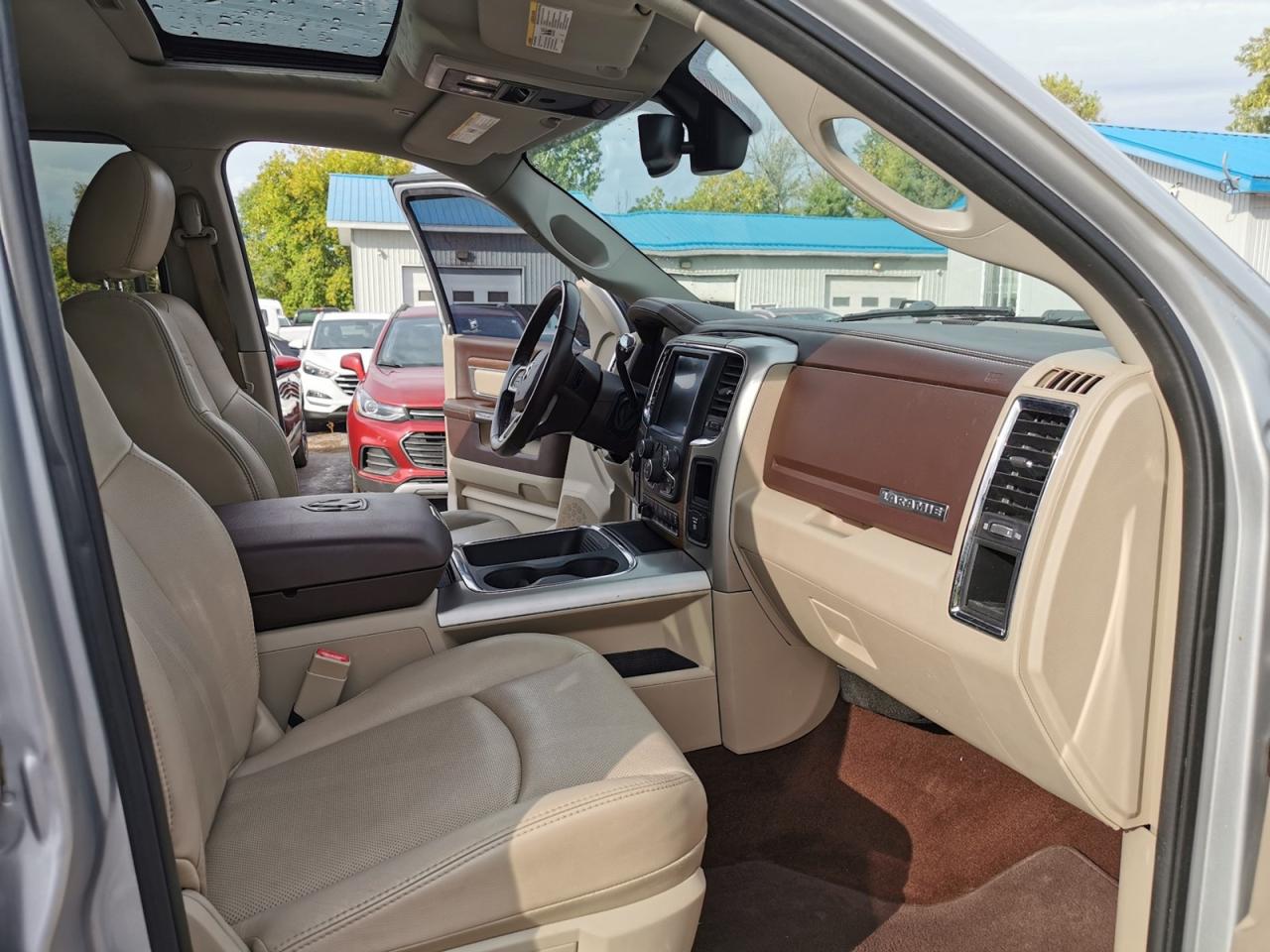 2017 RAM 2500 Laramie  SWB - Photo #19