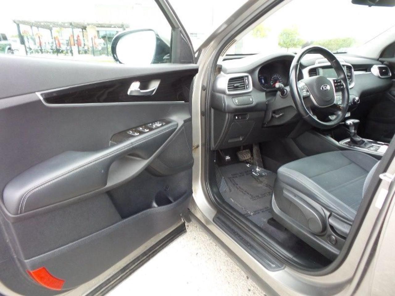 2019 Kia Sorento LX Photo5