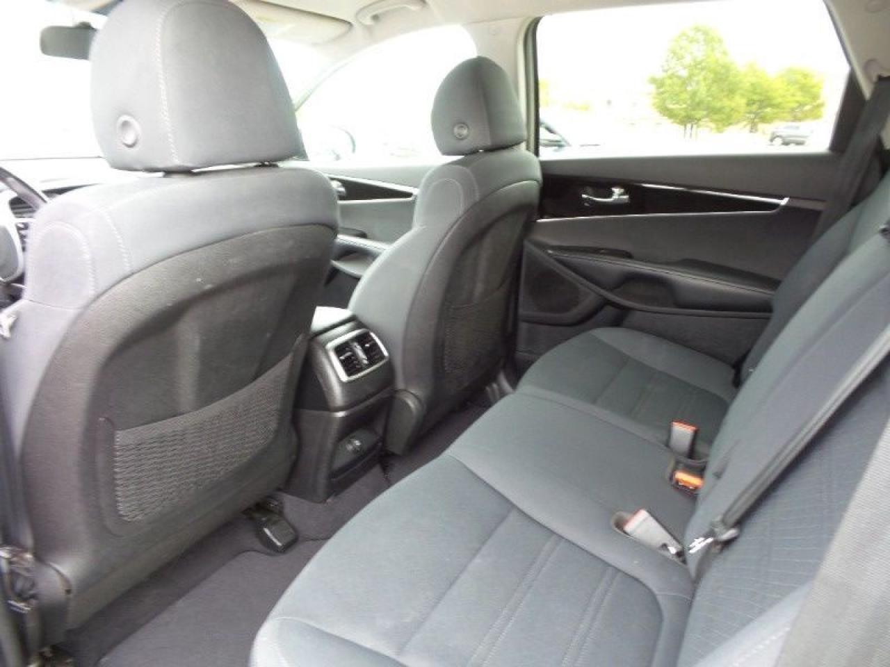 2019 Kia Sorento LX Photo5