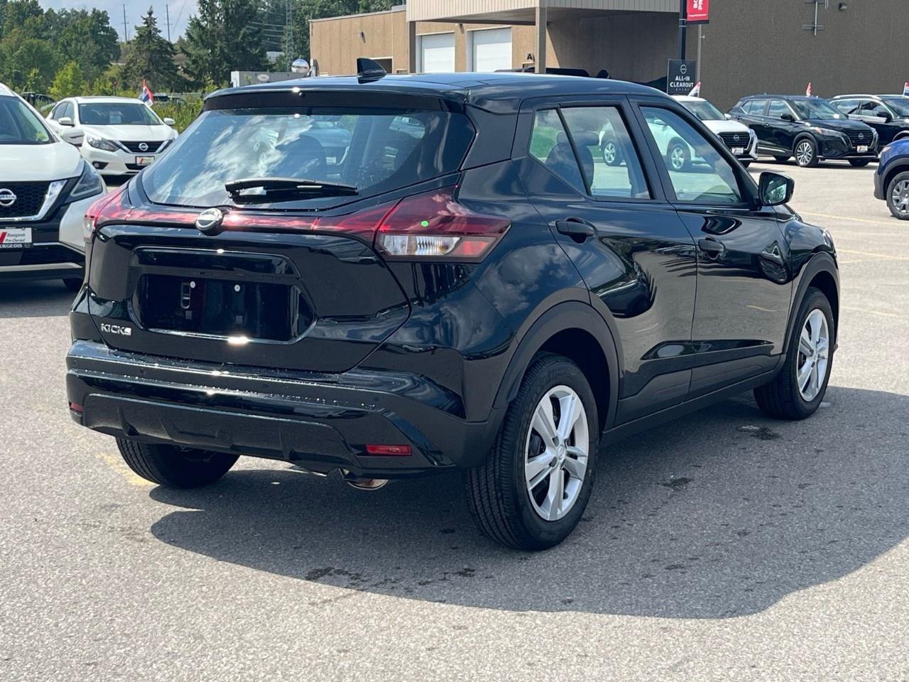 2025 Nissan Kicks Play S FWD Photo4