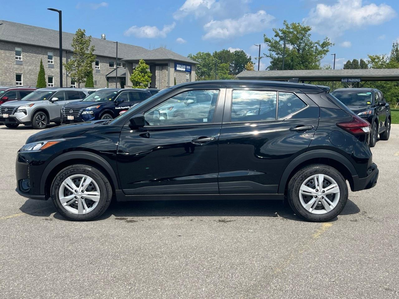 2025 Nissan Kicks Play S FWD Photo3