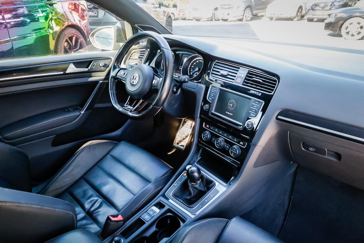 2016 Volkswagen Golf R Base Photo