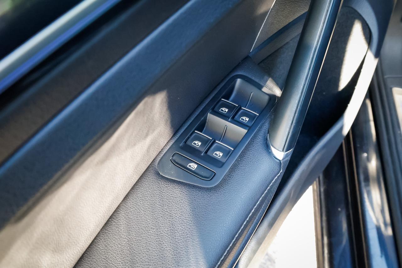 2016 Volkswagen Golf R Base Photo