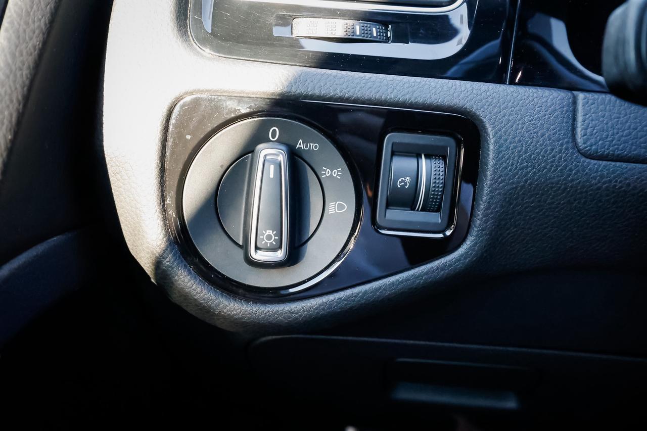 2016 Volkswagen Golf R Base Photo