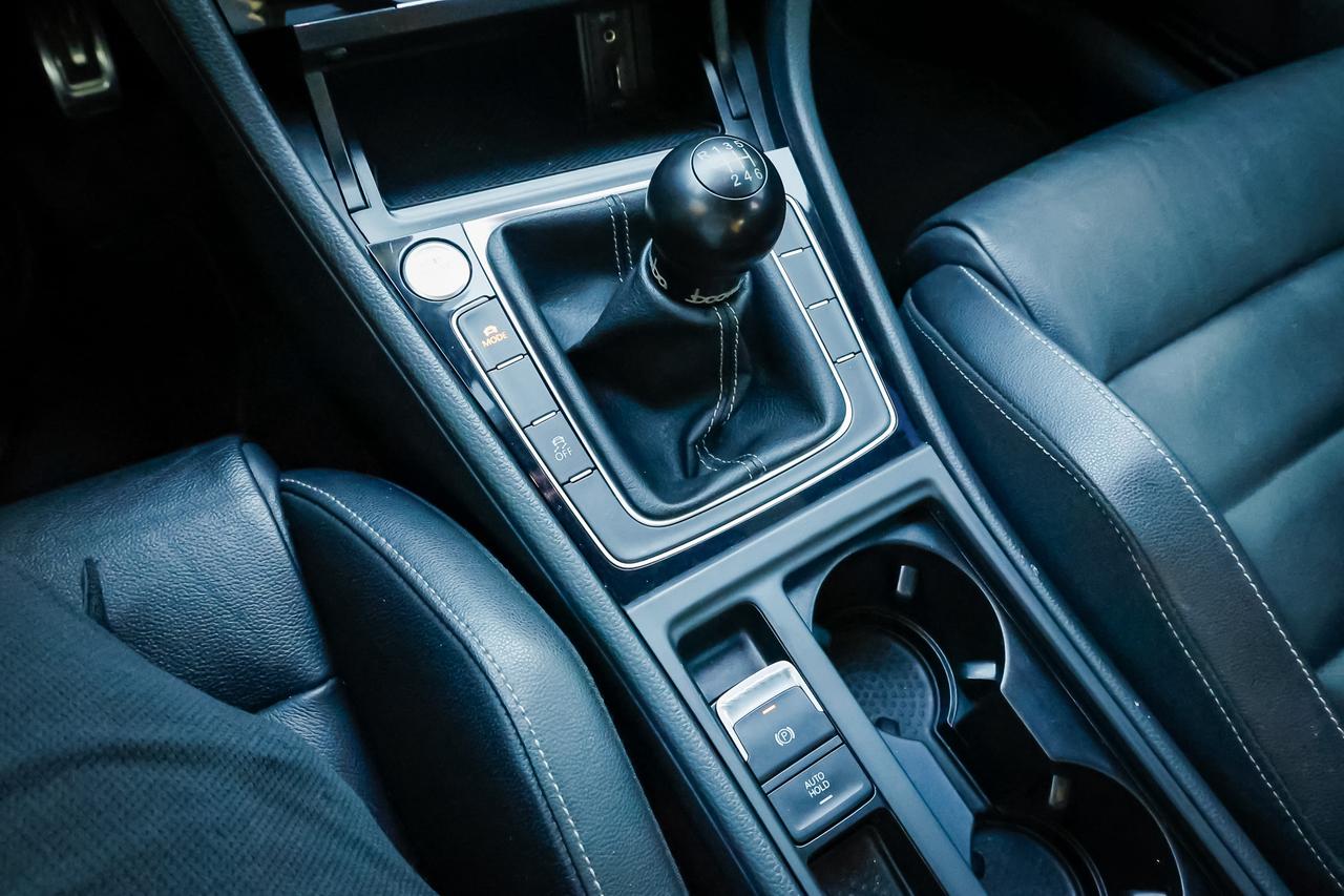 2016 Volkswagen Golf R Base Photo