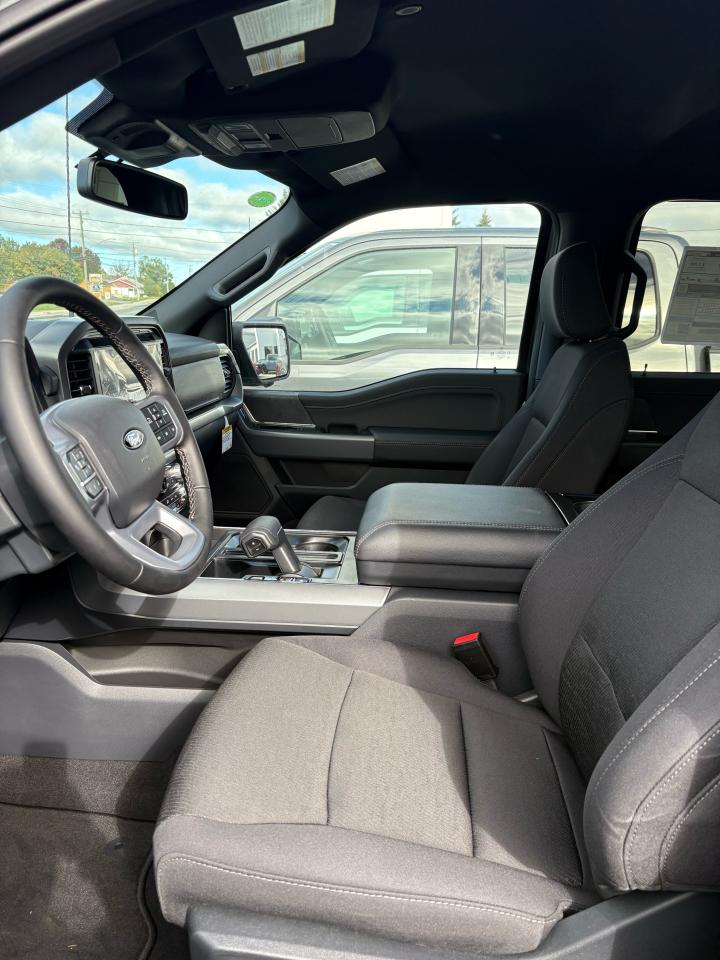 2025 Ford F-150 XLT Photo5