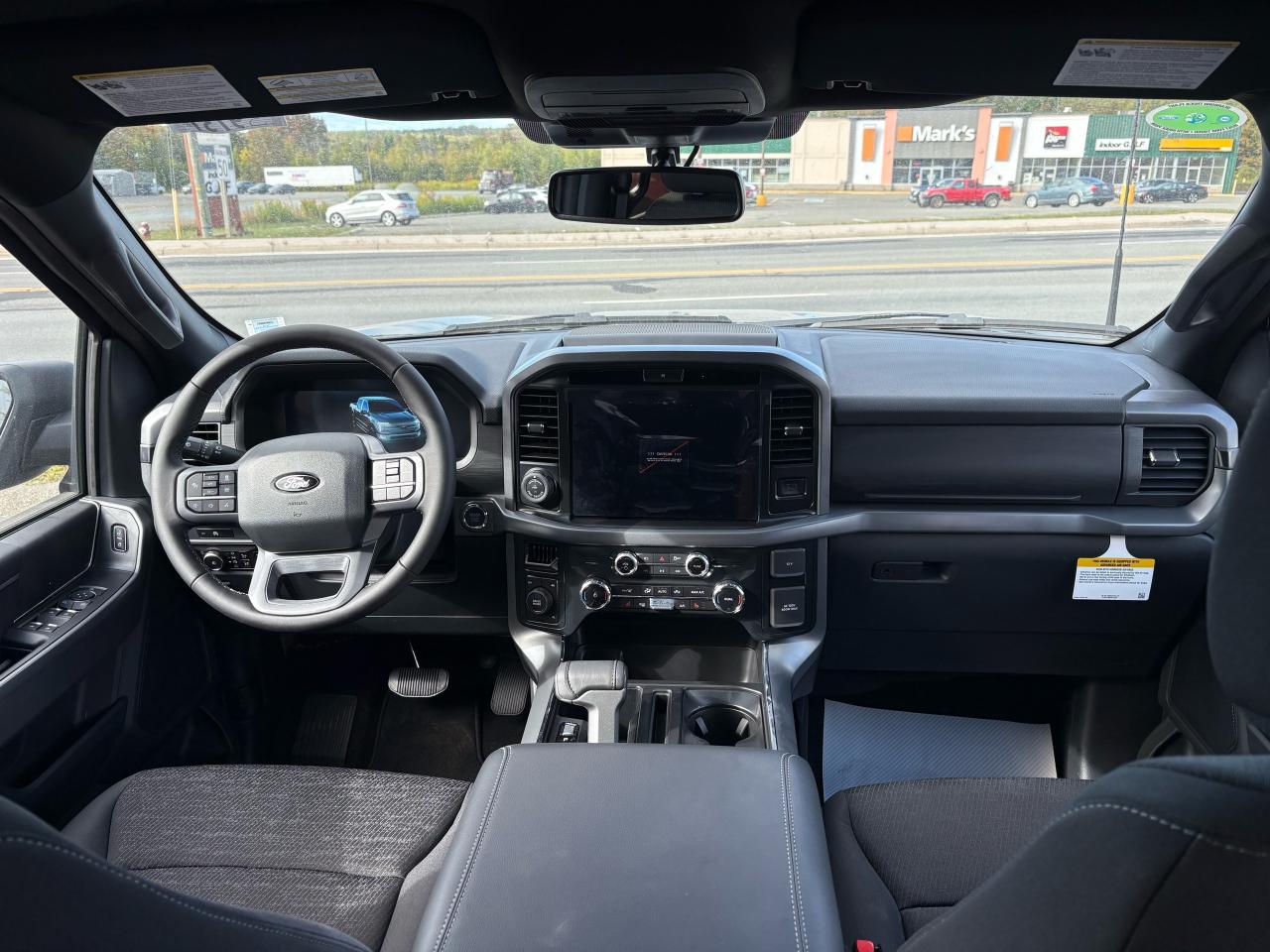 2025 Ford F-150 XLT Photo2