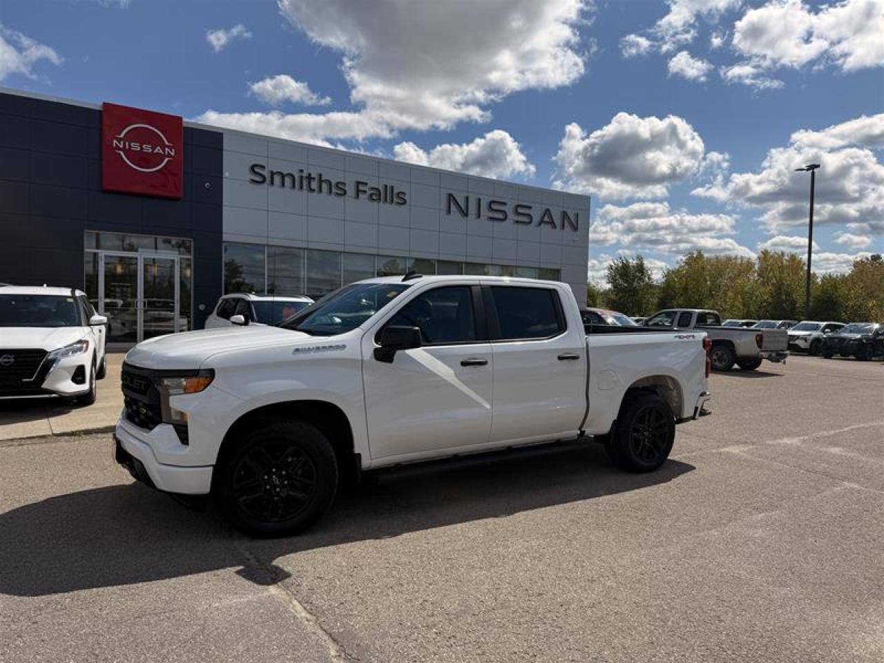 Used 2022 Chevrolet Silverado 1500 Crew Cab 4x4 Custom / Short Box for sale in Smiths Falls, ON
