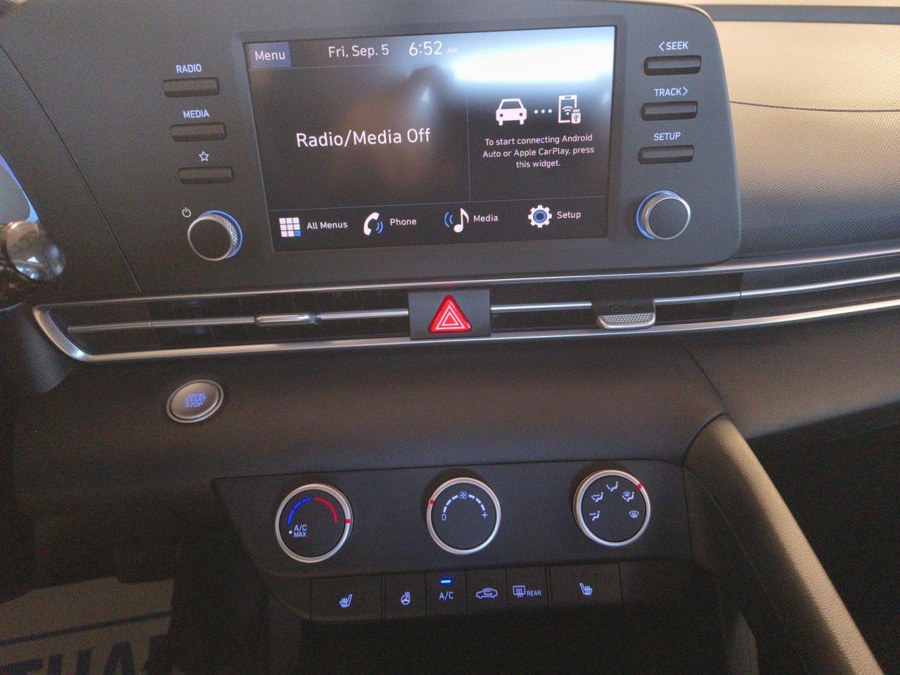 2024 Hyundai Elantra Preferred Photo0