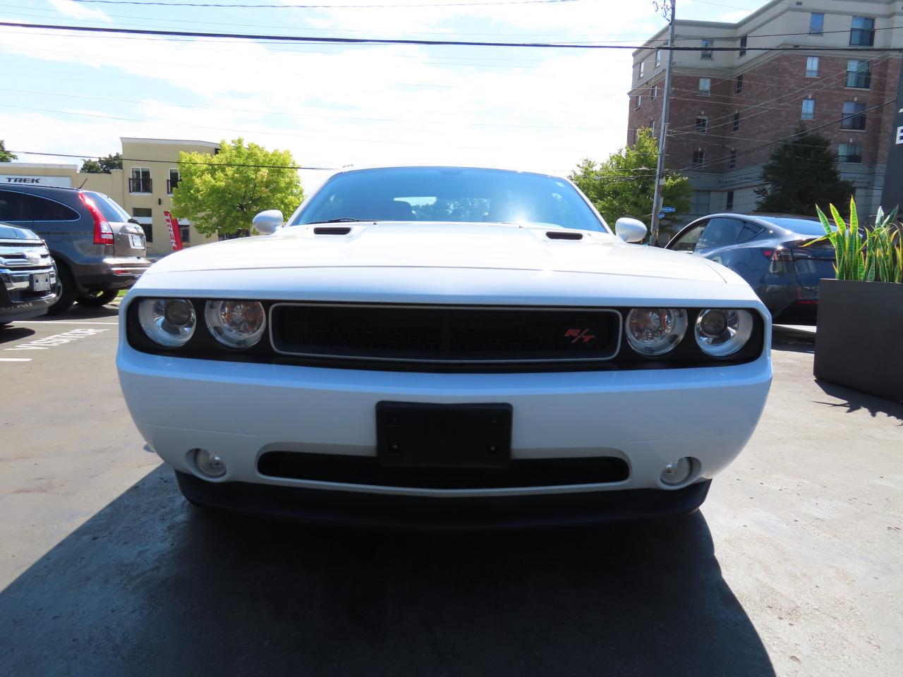 2013 Dodge Challenger R/T Classic - 6-SPEED MANUAL - LOW LOW KMS Photo2
