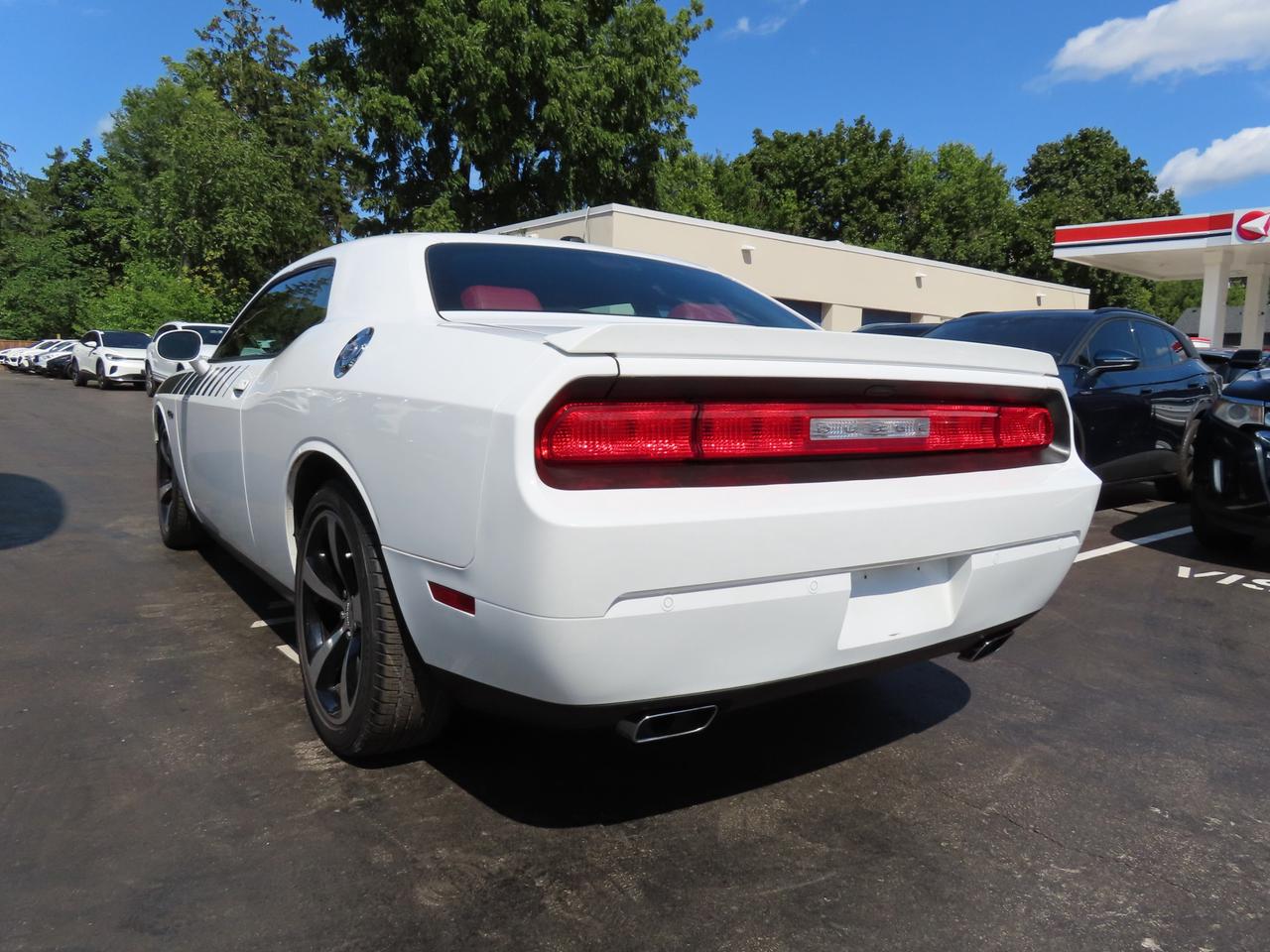 2013 Dodge Challenger R/T Classic - 6-SPEED MANUAL - LOW LOW KMS Photo