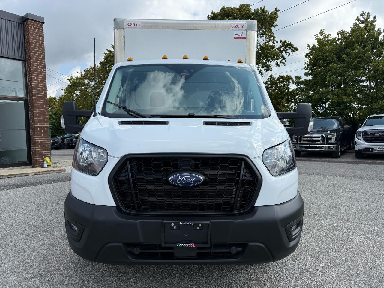 2024 Ford Transit 250 3.5L V6 GAS 12 FT SRW ALUM. BOX CUBE VAN WITH PULL - Photo #2