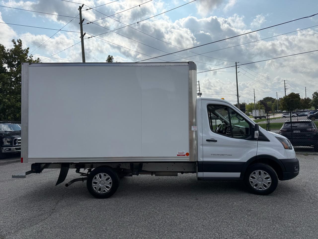 2024 Ford Transit 250 3.5L V6 GAS 12 FT SRW ALUM. BOX CUBE VAN WITH PULL Photo2