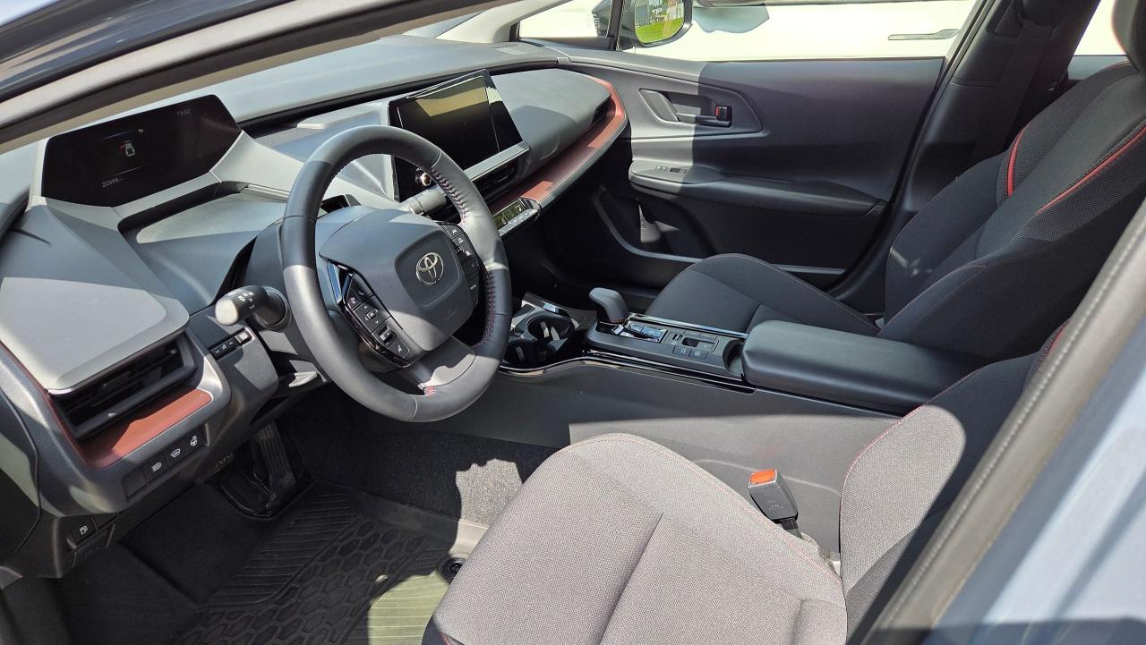 2024 Toyota Prius Prime SE - Photo #7