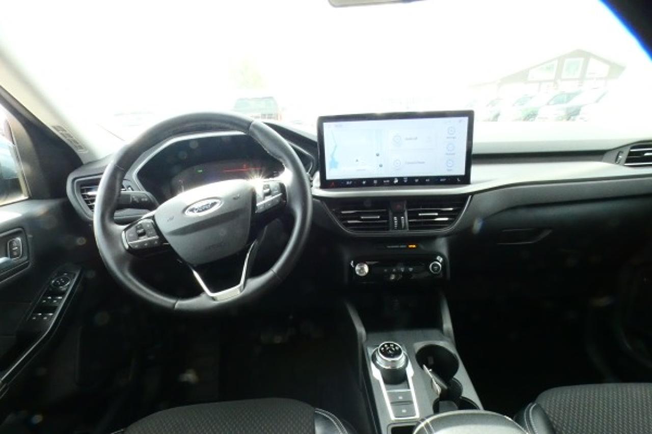 2024 Ford Escape PHEV Hybrid FWD w/Htd L.wrap, NAV, BUC - Photo #12
