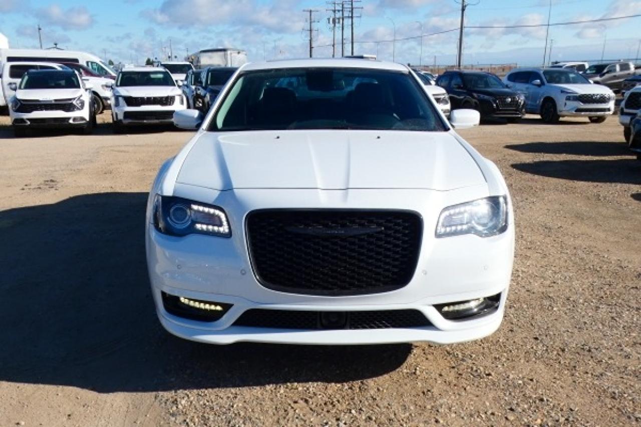 2023 Chrysler 300 300 Touring L AWD w/H&C L, pano S/R, NAV, BUC - Photo #3