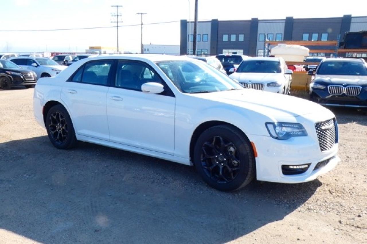 2023 Chrysler 300 300 Touring L AWD w/H&C L, pano S/R, NAV, BUC - Photo #4