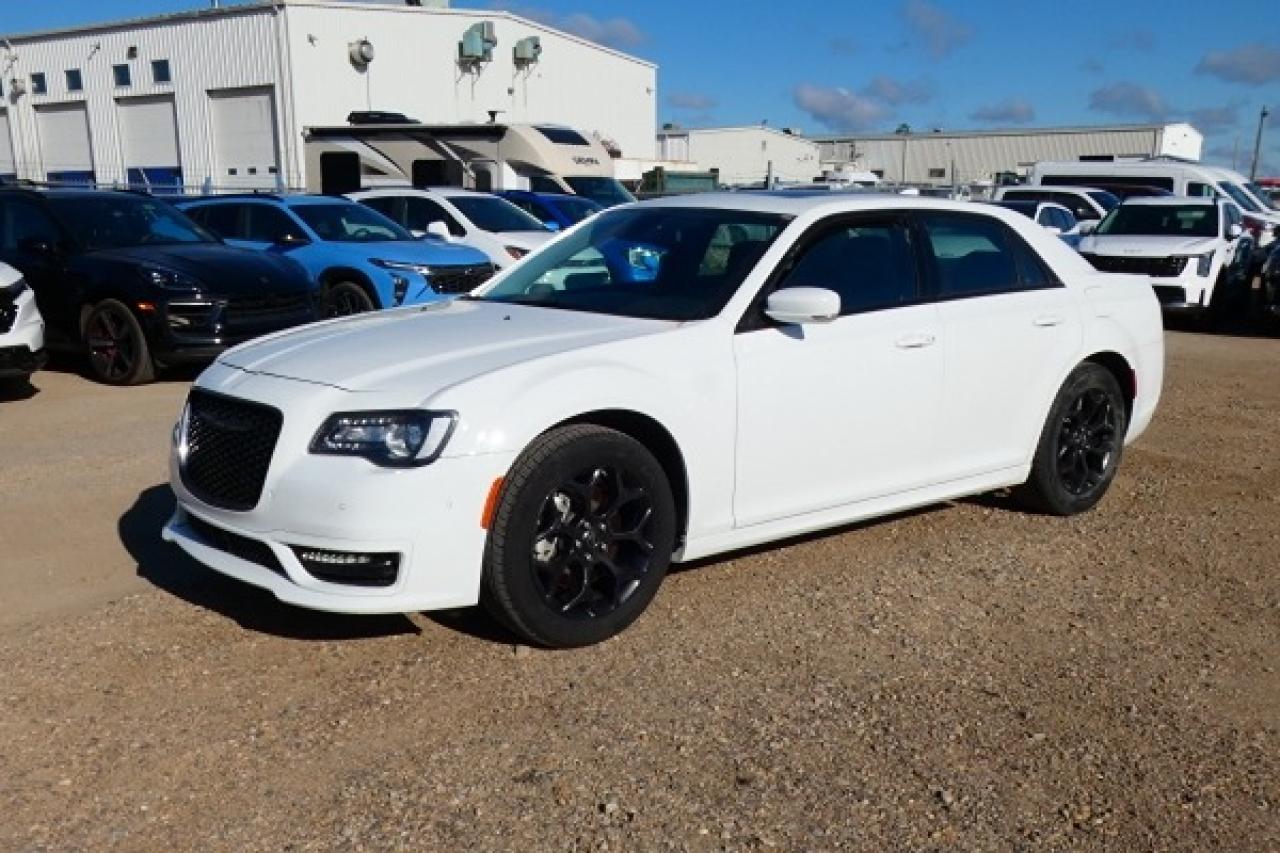 2023 Chrysler 300 300 Touring L AWD w/H&C L, pano S/R, NAV, BUC - Photo #2