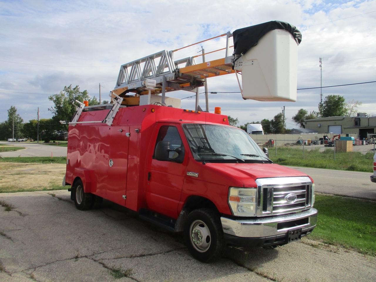 2015 Ford Econoline Bucket - Photo #3
