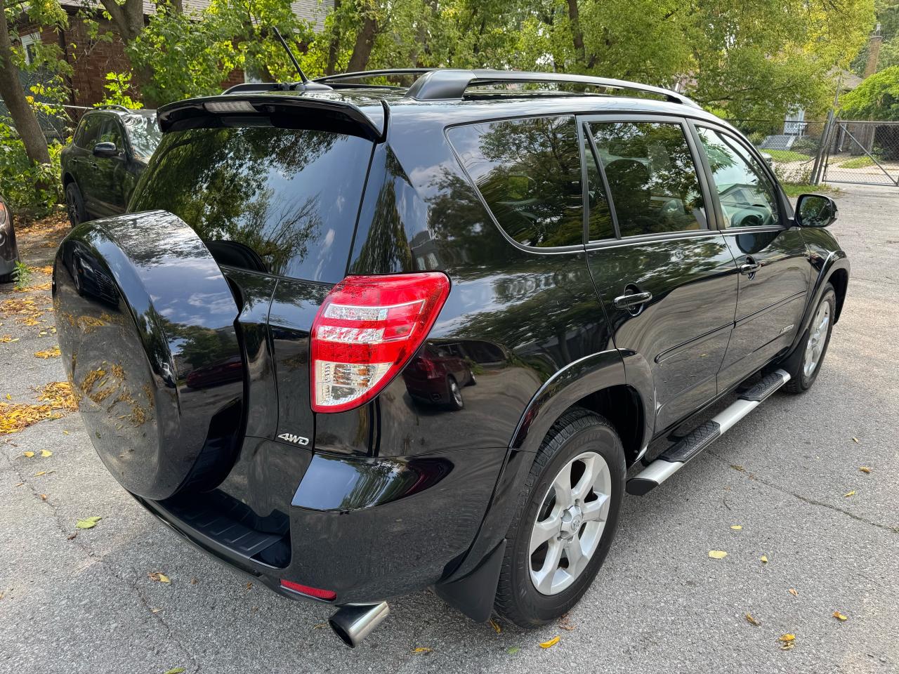 2010 Toyota RAV4 LIMITED  - Photo #5