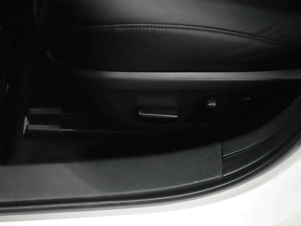 2024 Mazda MAZDA3 GS | Leather | Sunroof | ACC | BSM | CarPlay