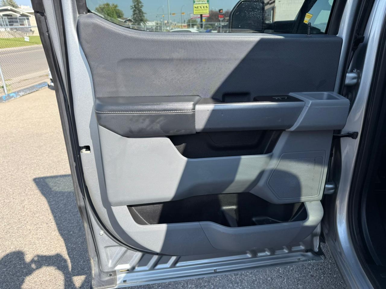 2021 Ford F-150 SUPERCREW XLT 5.0L V8 w/ HD TOW PKG - Photo #12