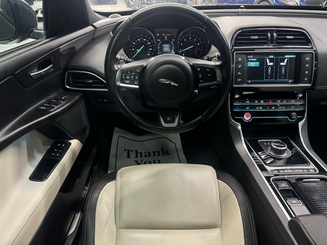 2018 Jaguar XE R-SPORT|25T|NAV|BACKUP|BSM|LKA|FCW| - Photo #9