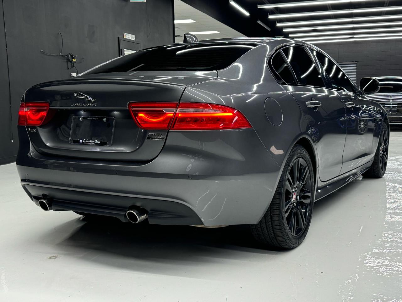 2018 Jaguar XE R-SPORT|25T|NAV|BACKUP|BSM|LKA|FCW| - Photo #4