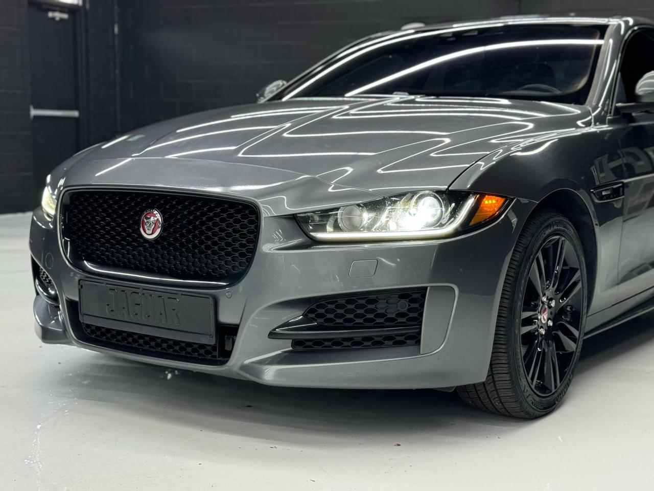 2018 Jaguar XE R-SPORT|25T|NAV|BACKUP|BSM|LKA|FCW| - Photo #30