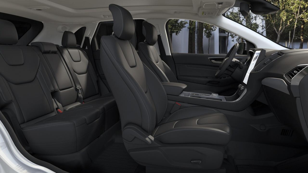 2022 Ford Edge Titanium Photo5