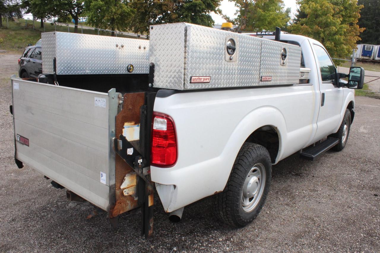 2016 Ford SUPER DUTY F-250 SRW XL Photo2